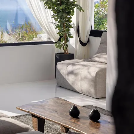 וילה Black With Cave Heated Pool