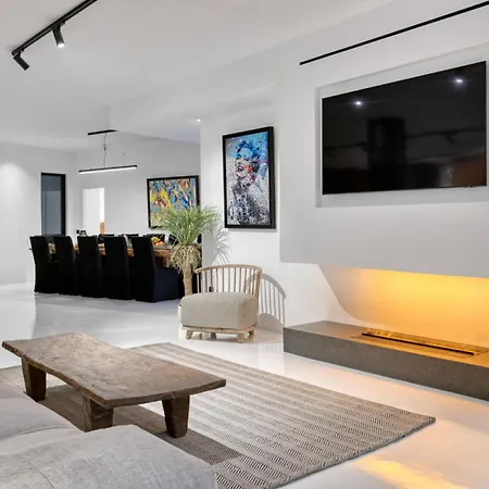 וילה Black With Cave Heated Pool