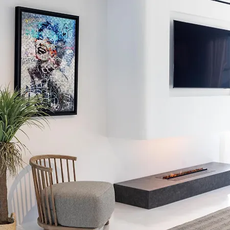 Willa Black With Cave Heated Pool *